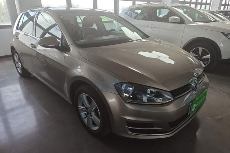 Used Volkswagen Golf 2016 1.6L Automatic Comfort Model Front Right 45 Deg