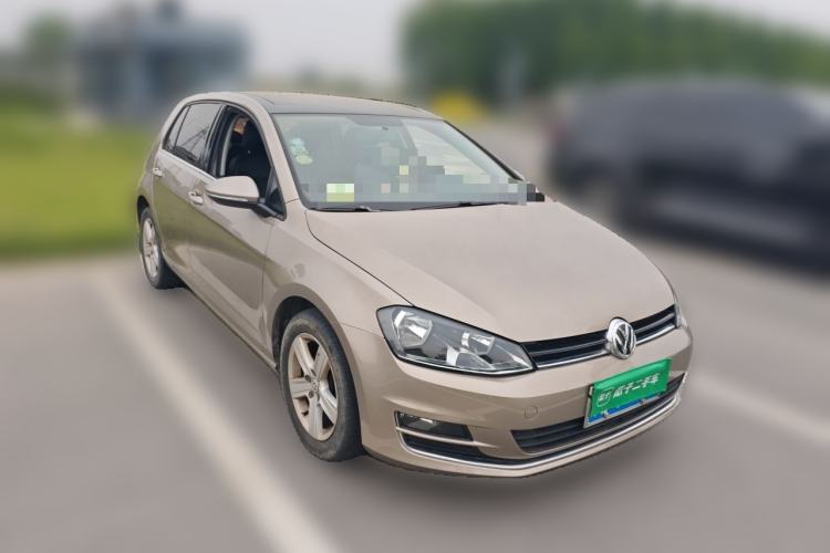 Used Volkswagen Golf 2016 230TSI Automatic Comfort Version Front Right 45 Deg