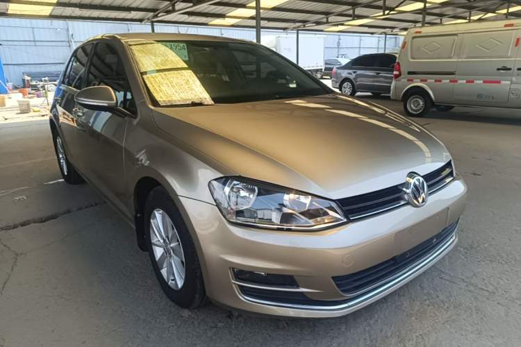 Used Volkswagen Golf 2016 1.6L Manual Fashion Edition Front Right 45 Deg