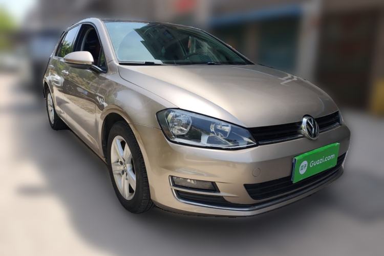 Used Volkswagen Golf 2016 230TSI Automatic Comfort Version Front Right 45 Deg
