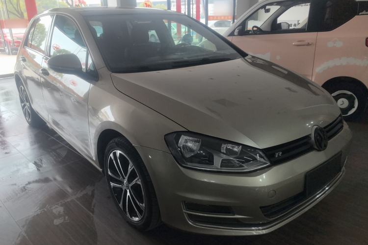 Used Volkswagen Golf 2016 230TSI Automatic Comfort Version Front Right 45 Deg