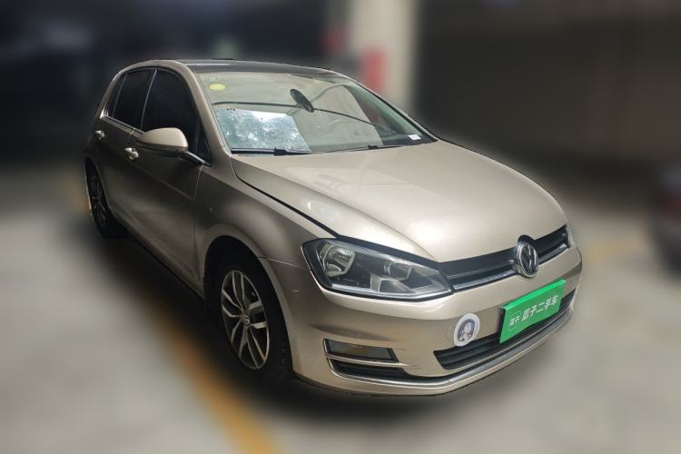 Used Volkswagen Golf 2016 230TSI Automatic Luxury Version Front Right 45 Deg