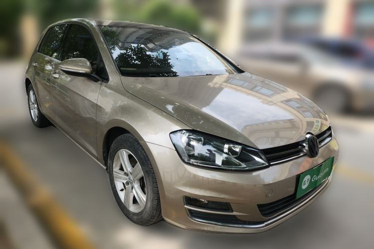 Used Volkswagen Golf 2016 230TSI Automatic Comfort Version Front Right 45 Deg