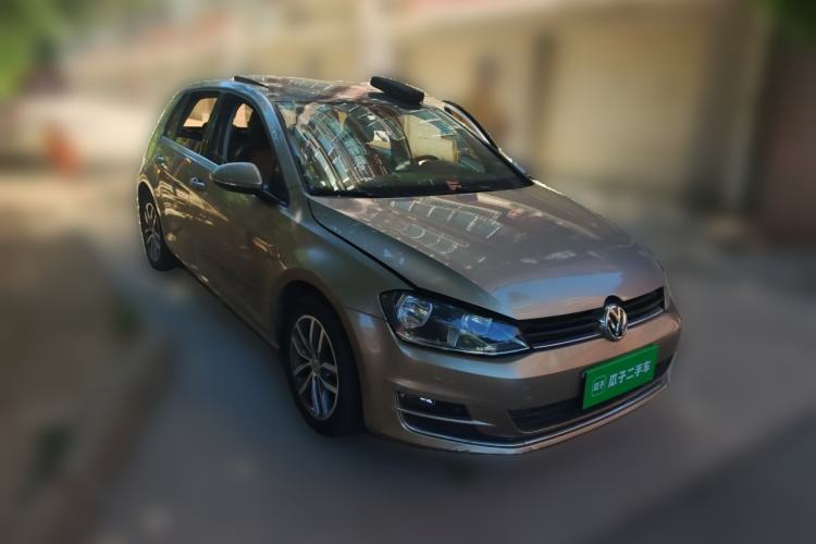 Used Volkswagen Golf 2016 230TSI Automatic Luxury Version Front Right 45 Deg