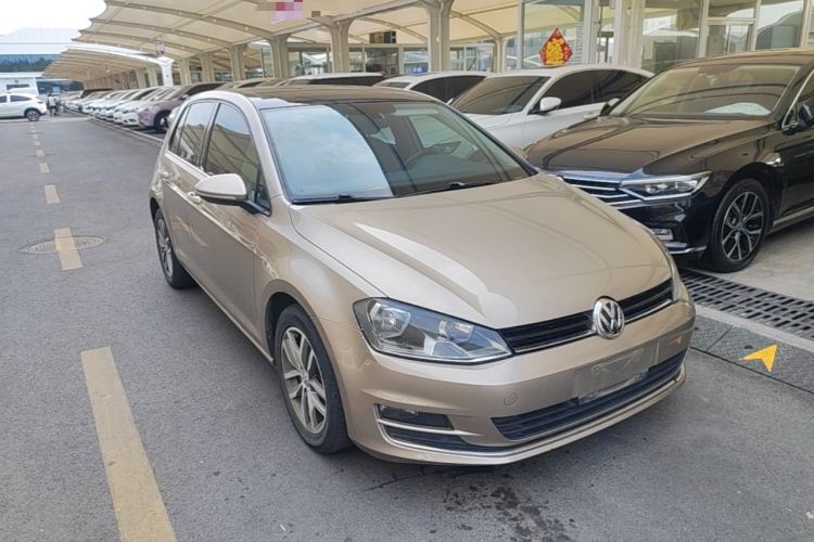 Used Volkswagen Golf 2016 230TSI Automatic Luxury Version Front Right 45 Deg