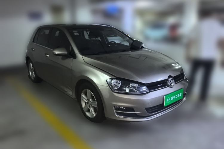 Used Volkswagen Golf 2016 230TSI Automatic Comfort Version Front Right 45 Deg