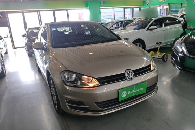 Used Volkswagen Golf 2016 230TSI Automatic Luxury Version Front Right 45 Deg