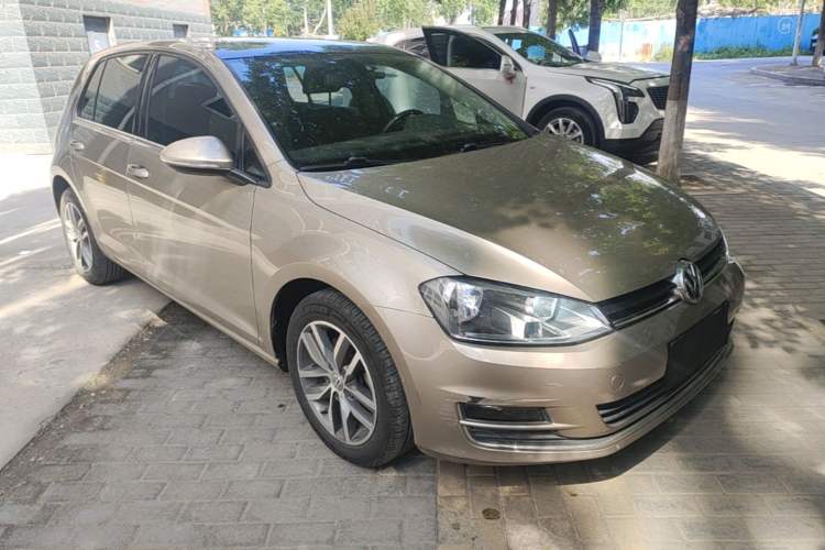 Used Volkswagen Golf 2016 230TSI Automatic Luxury Version Front Right 45 Deg