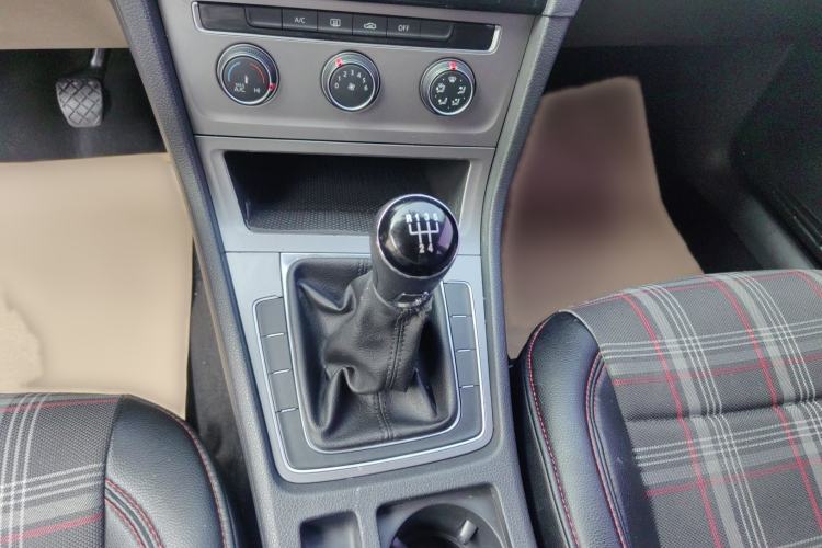 Used Volkswagen Golf 2016 1.6L Manual Fashion Edition Gear Lever