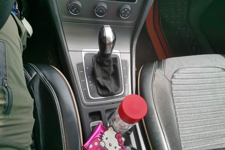 Used Volkswagen Golf 2016 230TSI Automatic Comfort Version Gear Lever
