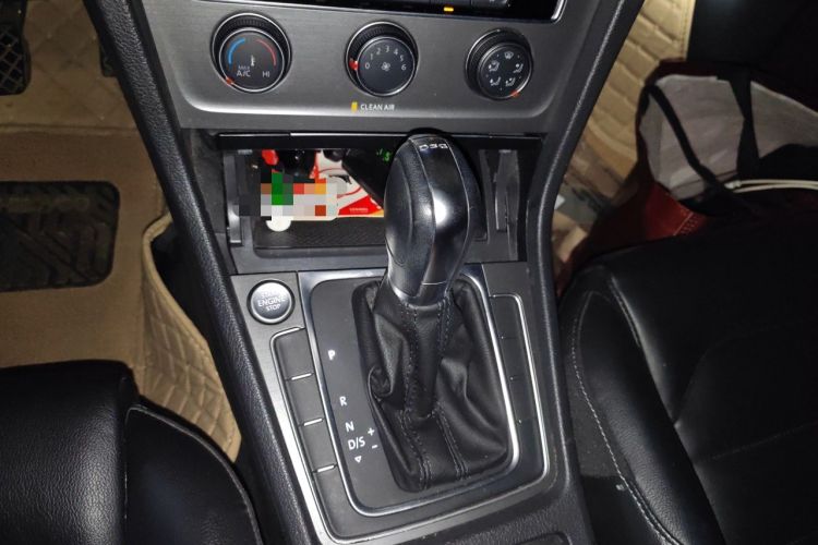 Used Volkswagen Golf 2016 230TSI Automatic Luxury Version Gear Lever
