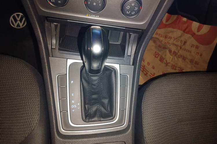 Used Volkswagen Golf 2016 1.6L Automatic Comfort Model Gear Lever