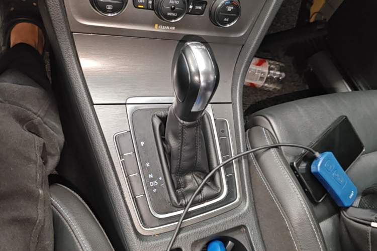Used Volkswagen Golf 2016 230TSI Automatic Comfort Version Gear Lever