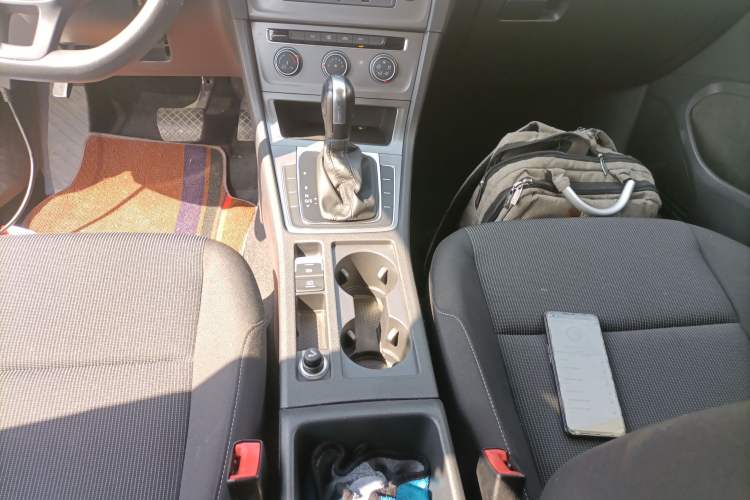 Used Volkswagen Golf 2016 1.6L Automatic Fashion Model Gear Lever