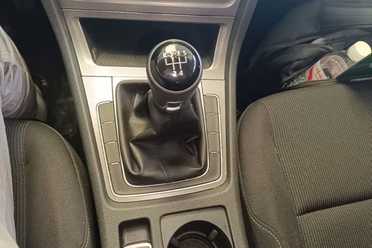 Used Volkswagen Golf 2016 1.6L Manual Fashion Edition Gear Lever