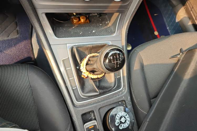 Used Volkswagen Golf 2016 1.6L Manual Fashion Edition Gear Lever