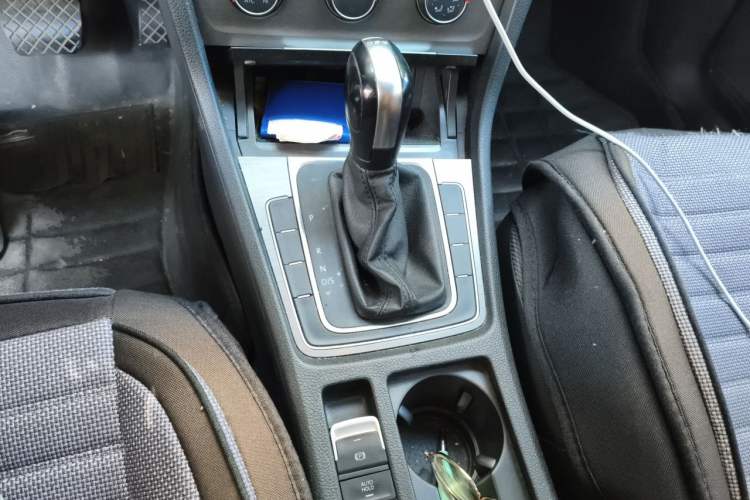 Used Volkswagen Golf 2016 230TSI Automatic Comfort Version Gear Lever