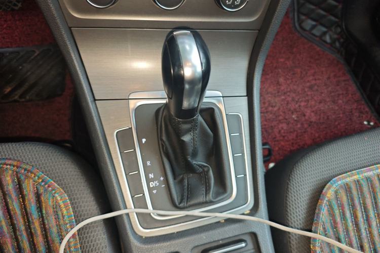 Used Volkswagen Golf 2016 1.6L Automatic Comfort Model Gear Lever