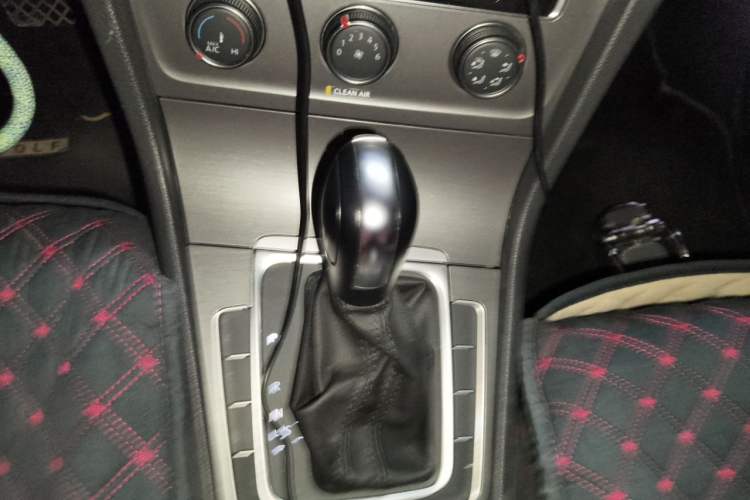 Used Volkswagen Golf 2016 1.6L Automatic Comfort Model Gear Lever