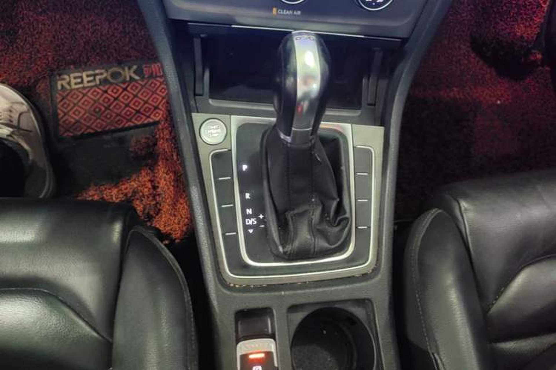 Used Volkswagen Golf 2016 230TSI Automatic Luxury Version Gear Lever