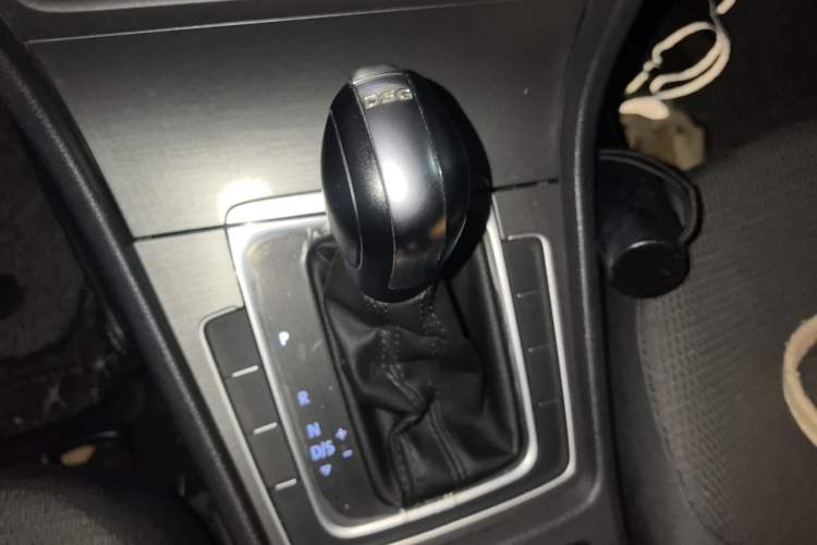 Used Volkswagen Golf 2016 230TSI Automatic Comfort Version Gear Lever