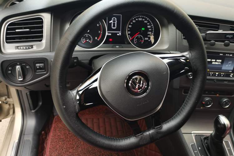 Used Volkswagen Golf 2016 230TSI Automatic Comfort Version Instrument Cluster