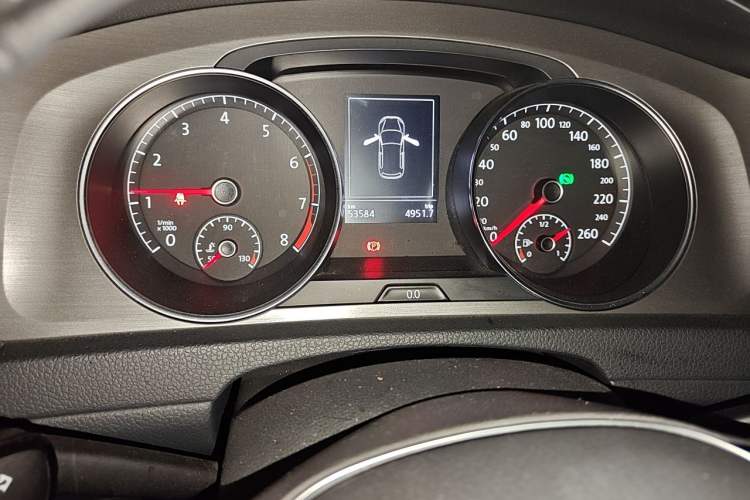 Used Volkswagen Golf 2016 230TSI Automatic Luxury Version Instrument Cluster