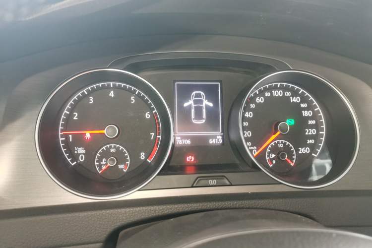 Used Volkswagen Golf 2016 230TSI Automatic Comfort Version Instrument Cluster
