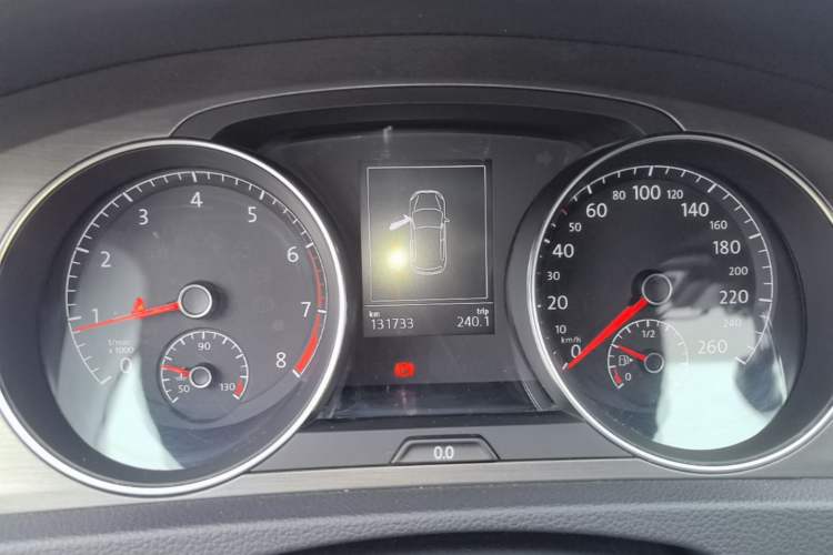 Used Volkswagen Golf 2016 230TSI Automatic Comfort Version Instrument Cluster