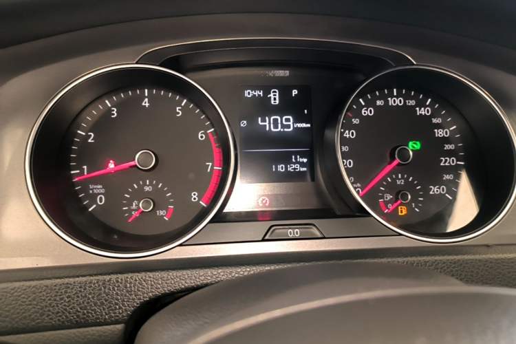 Used Volkswagen Golf 2016 1.6L Automatic Fashion Model Instrument Cluster