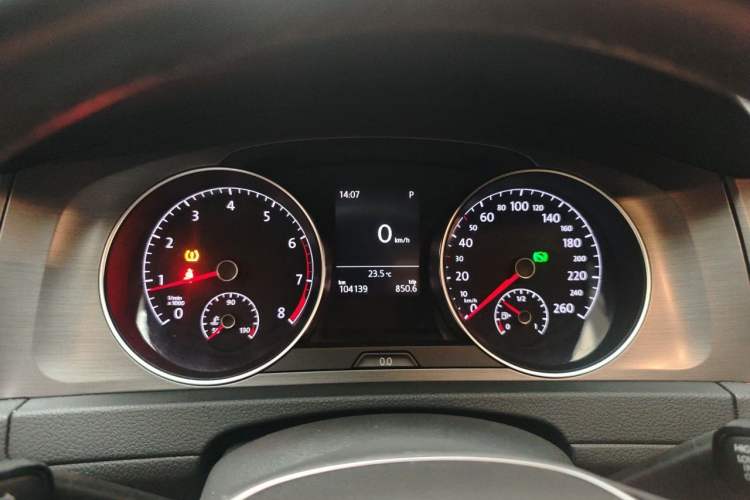 Used Volkswagen Golf 2016 230TSI Automatic Luxury Version Instrument Cluster
