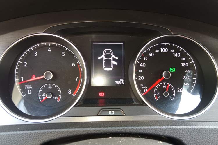 Used Volkswagen Golf 2016 230TSI Automatic Comfort Version Instrument Cluster