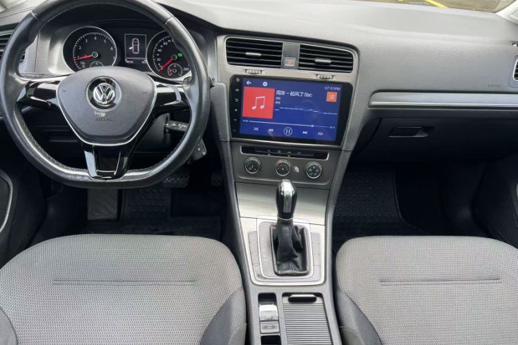 Used Volkswagen Golf 2016 1.6L Automatic Comfort Model Interior 1