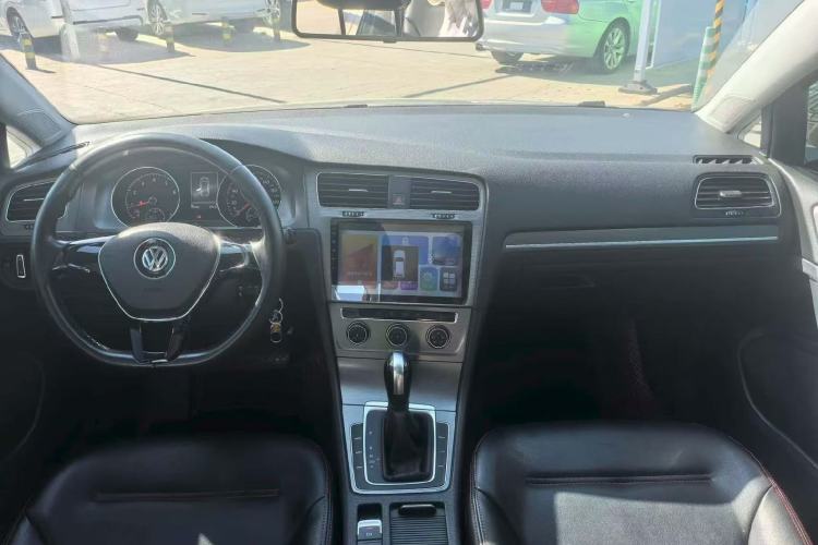 Used Volkswagen Golf 2016 1.6L Automatic Comfort Model Interior 1
