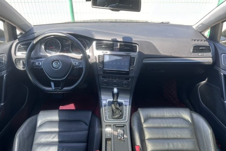Used Volkswagen Golf 2016 230TSI Automatic Luxury Version Interior 1