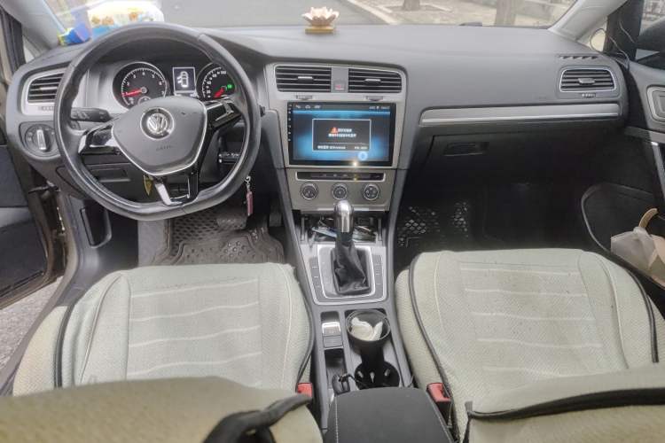 Used Volkswagen Golf 2016 230TSI Automatic Comfort Version Interior 2