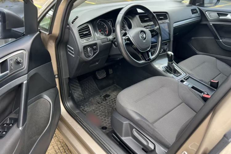 Used Volkswagen Golf 2016 1.6L Automatic Comfort Model Interior 2