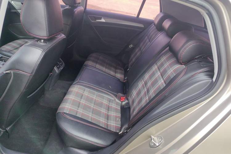Used Volkswagen Golf 2016 1.6L Manual Fashion Edition Interior 3
