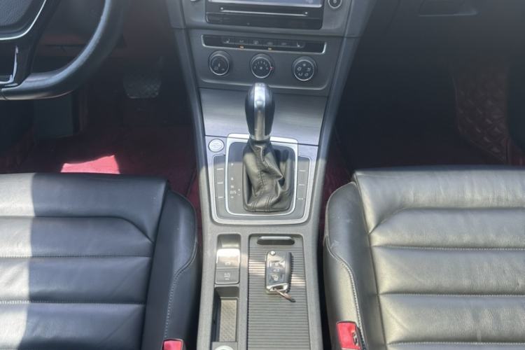 Used Volkswagen Golf 2016 230TSI Automatic Luxury Version Interior 4