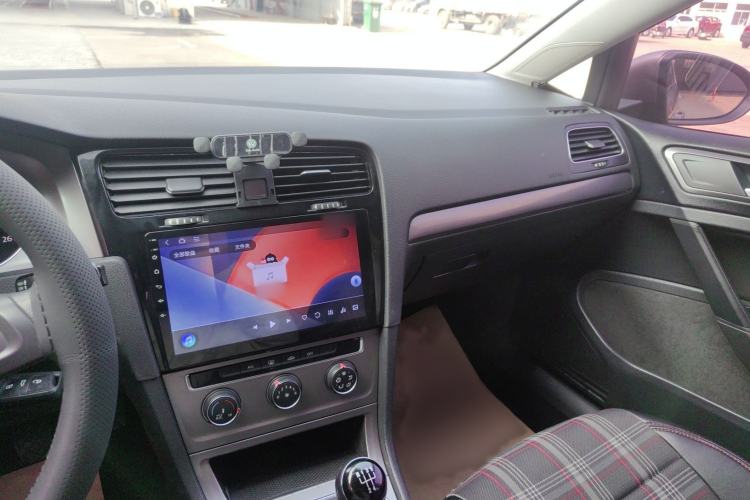 Used Volkswagen Golf 2016 1.6L Manual Fashion Edition Interior 5
