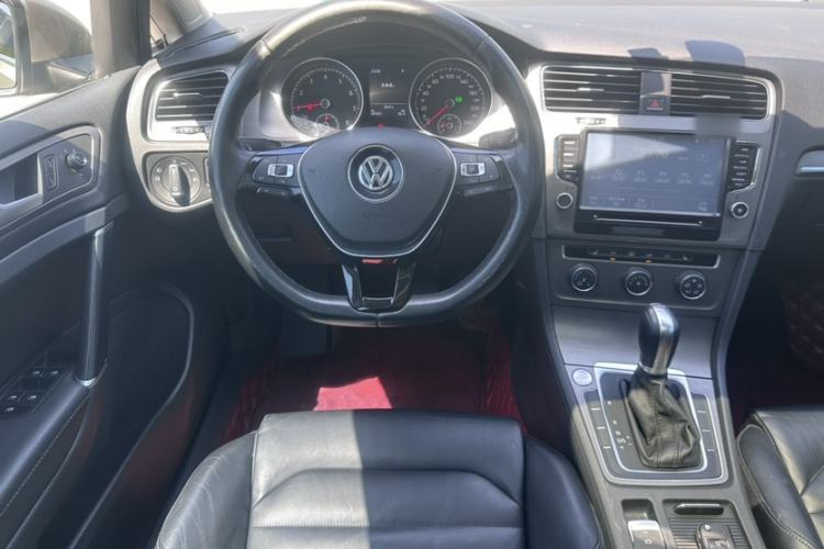 Used Volkswagen Golf 2016 230TSI Automatic Luxury Version Interior 5