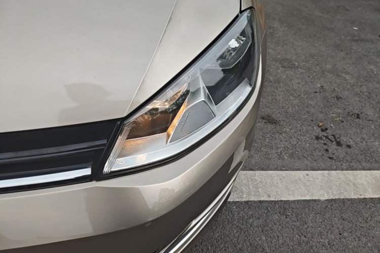 Used Volkswagen Golf 2016 1.6L Automatic Comfort Model Left Front Headlight