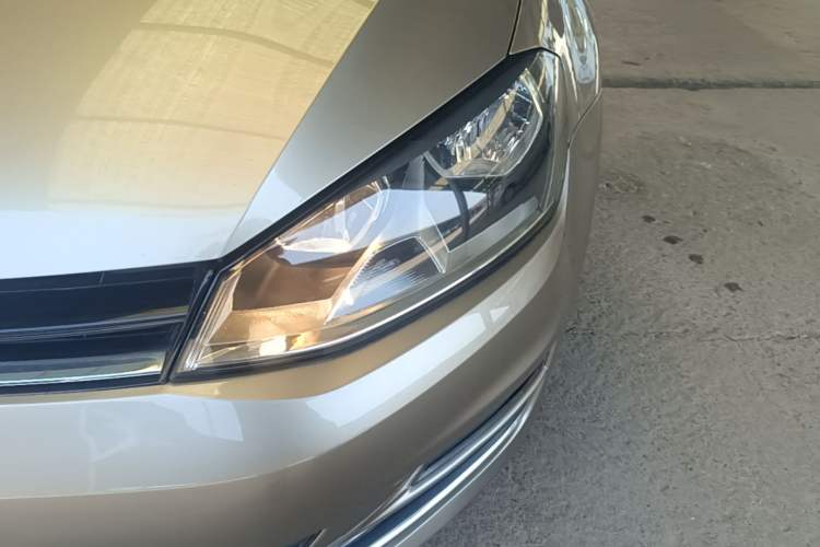 Used Volkswagen Golf 2016 1.6L Manual Fashion Edition Left Front Headlight