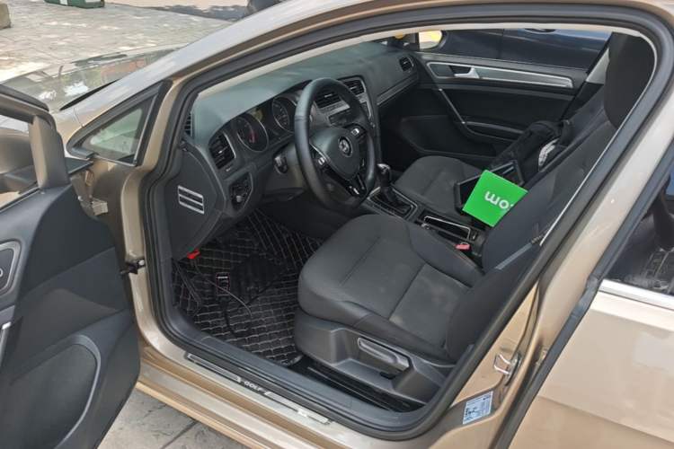 Used Volkswagen Golf 2016 1.6L Automatic Comfort Model Left Front Seat