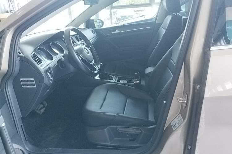 Used Volkswagen Golf 2016 230TSI Automatic Comfort Version Left Front Seat