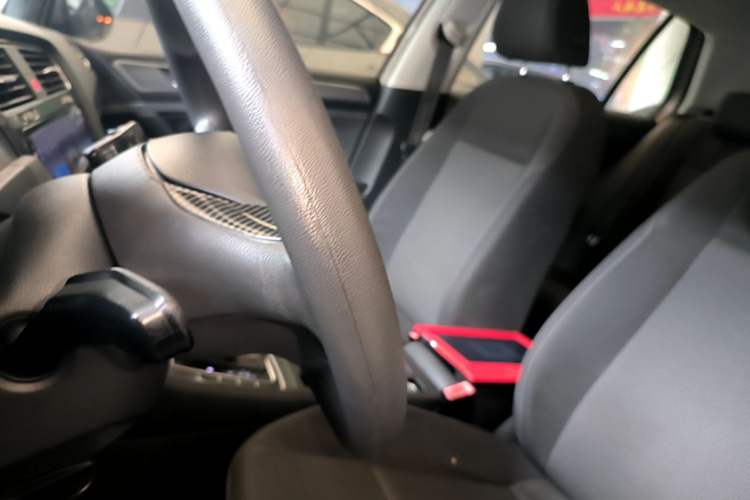 Used Volkswagen Golf 2016 1.6L Automatic Fashion Model Left Front Seat