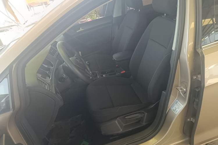 Used Volkswagen Golf 2016 1.6L Manual Fashion Edition Left Front Seat