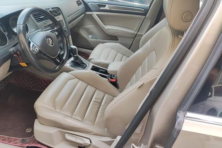 Used Volkswagen Golf 2016 230TSI Automatic Luxury Version Left Front Seat
