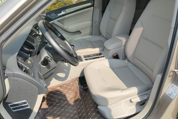 Used Volkswagen Golf 2016 230TSI Manual Comfort Version Left Front Seat