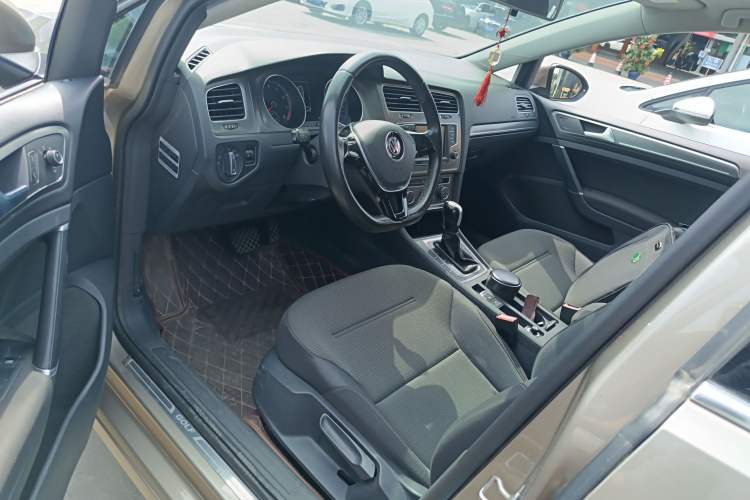 Used Volkswagen Golf 2016 1.6L Automatic Comfort Model Left Front Seat